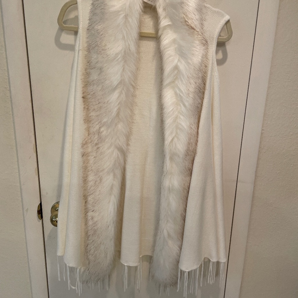 Faux Fur Timmed Fashion Women’s Vest